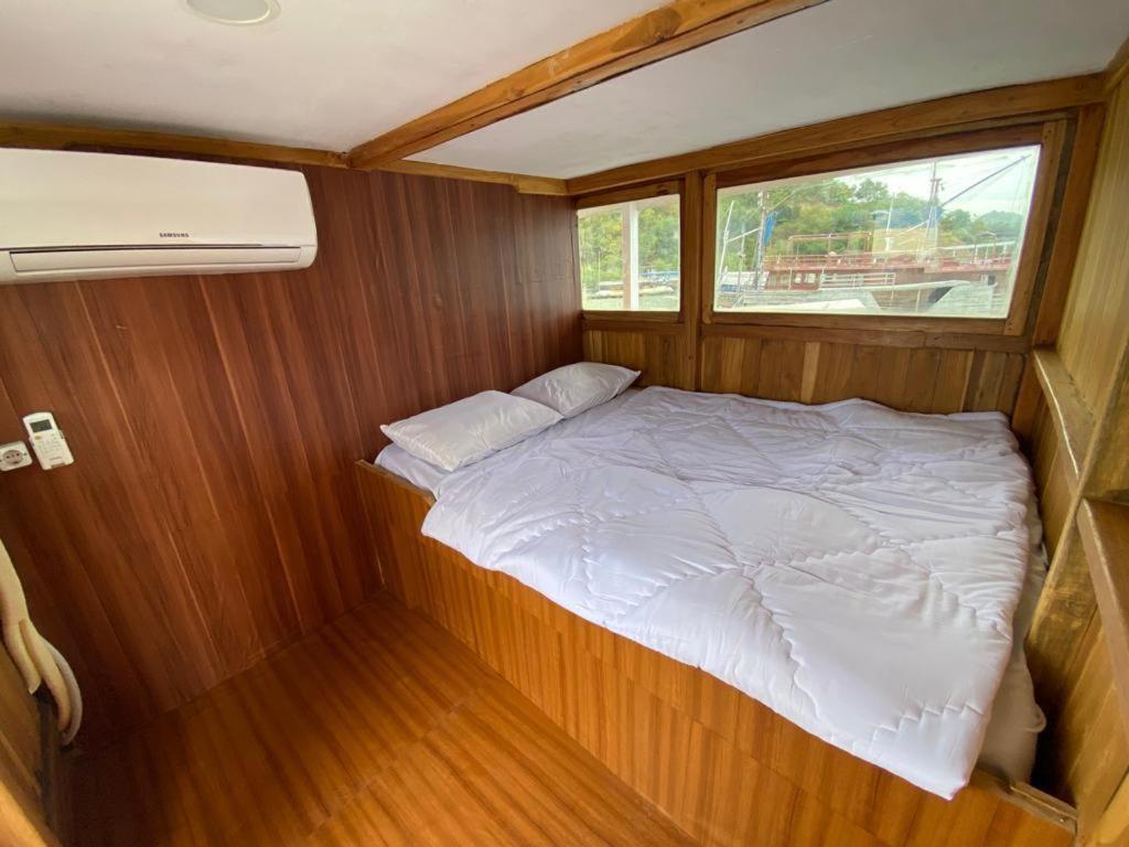 KOMODO One love Homestay&Tour Labuan Bajo Exterior foto