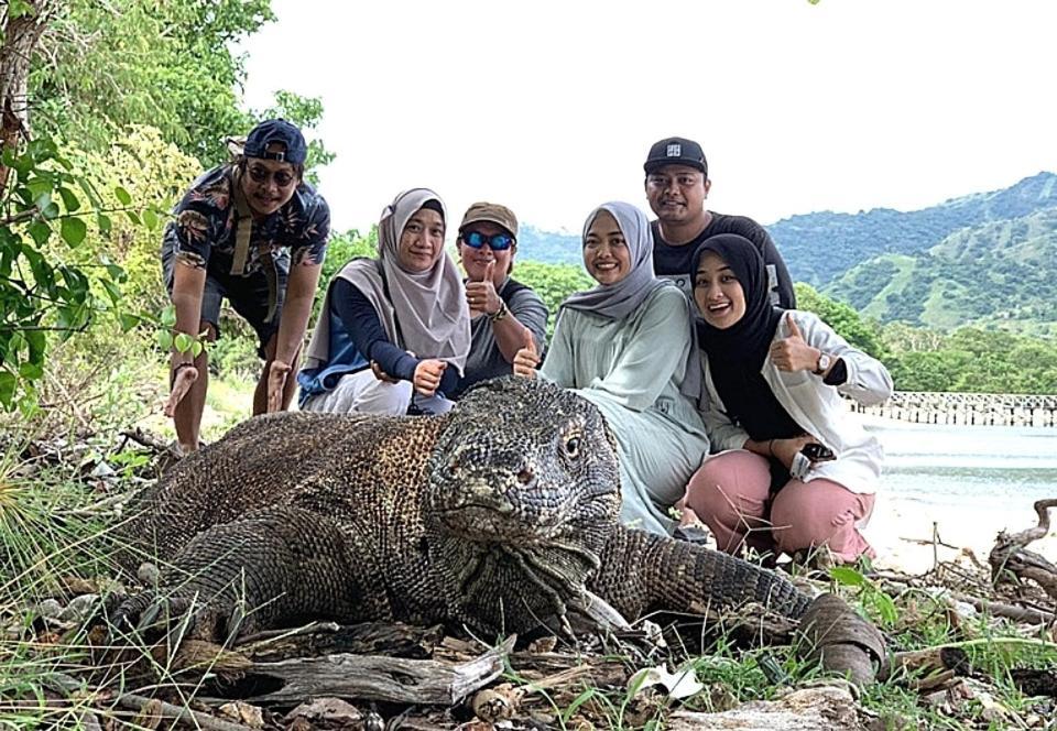 KOMODO One love Homestay&Tour Labuan Bajo Exterior foto