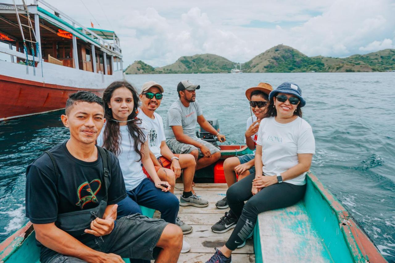 KOMODO One love Homestay&Tour Labuan Bajo Exterior foto