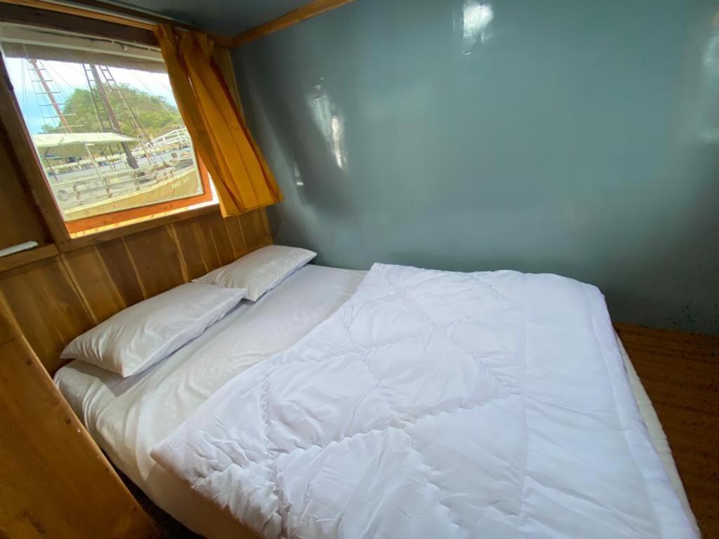 KOMODO One love Homestay&Tour Labuan Bajo Exterior foto