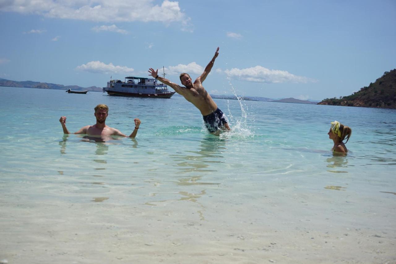 KOMODO One love Homestay&Tour Labuan Bajo Exterior foto