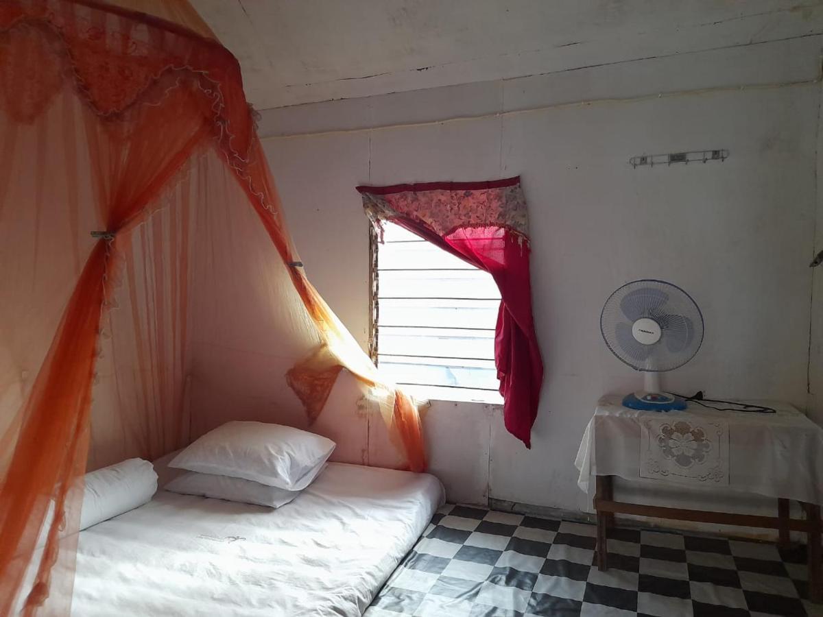 KOMODO One love Homestay&Tour Labuan Bajo Exterior foto