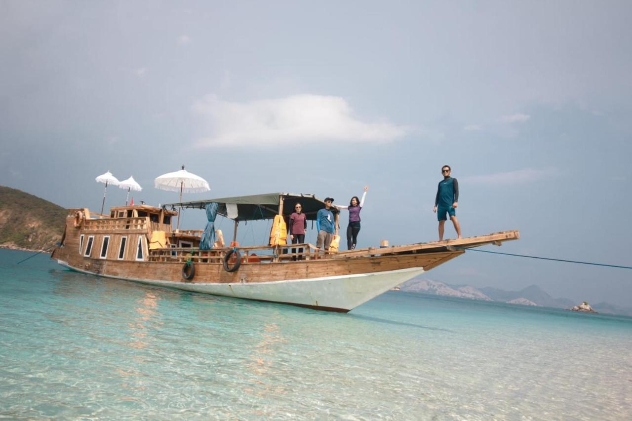 KOMODO One love Homestay&Tour Labuan Bajo Exterior foto