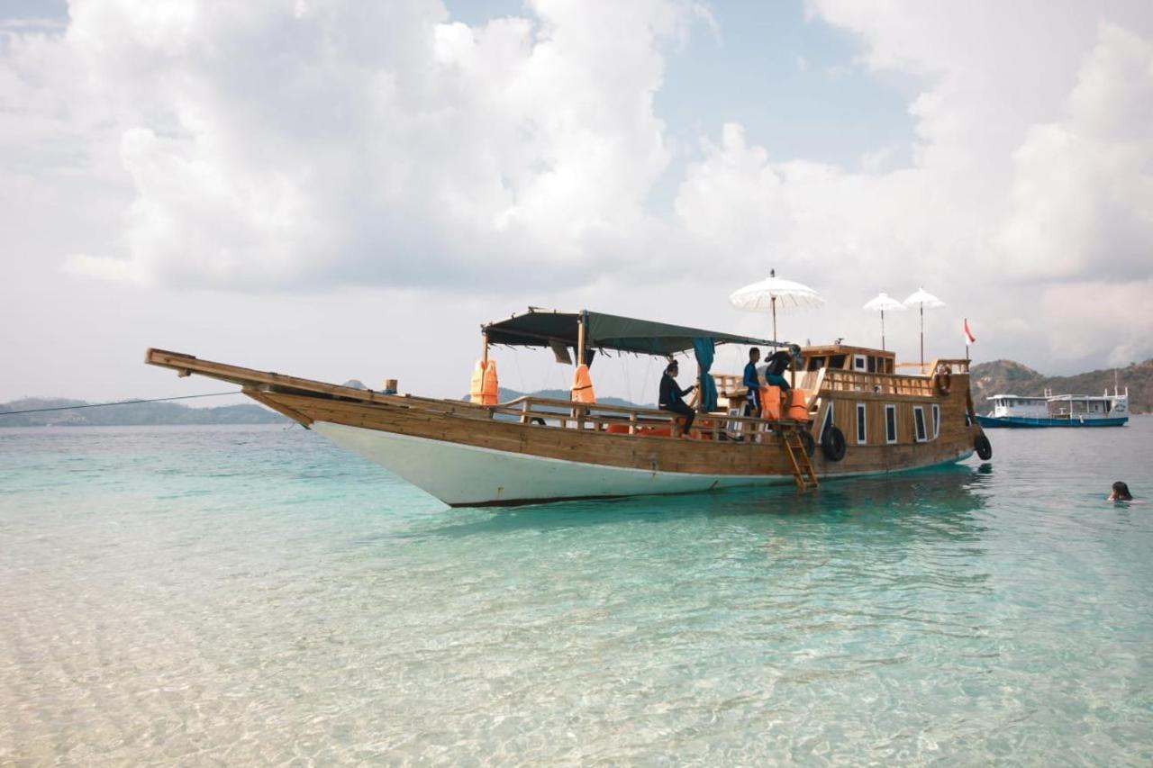 KOMODO One love Homestay&Tour Labuan Bajo Exterior foto
