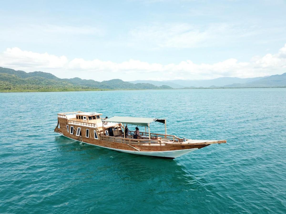 KOMODO One love Homestay&Tour Labuan Bajo Exterior foto